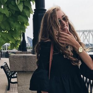 Meet your Posher, Danielle